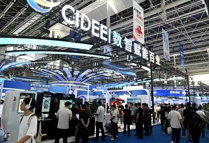 绿色数字经济：算力、工业数字化与企业碳管理协同增效路径研究